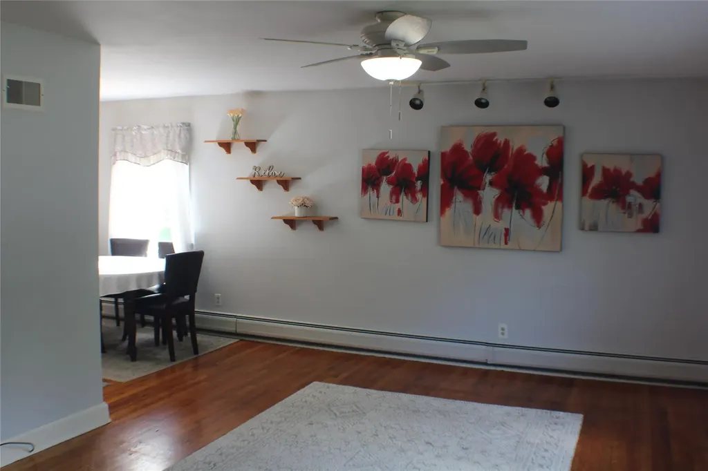 17 Morgan Circle Hyde Park NY 12538