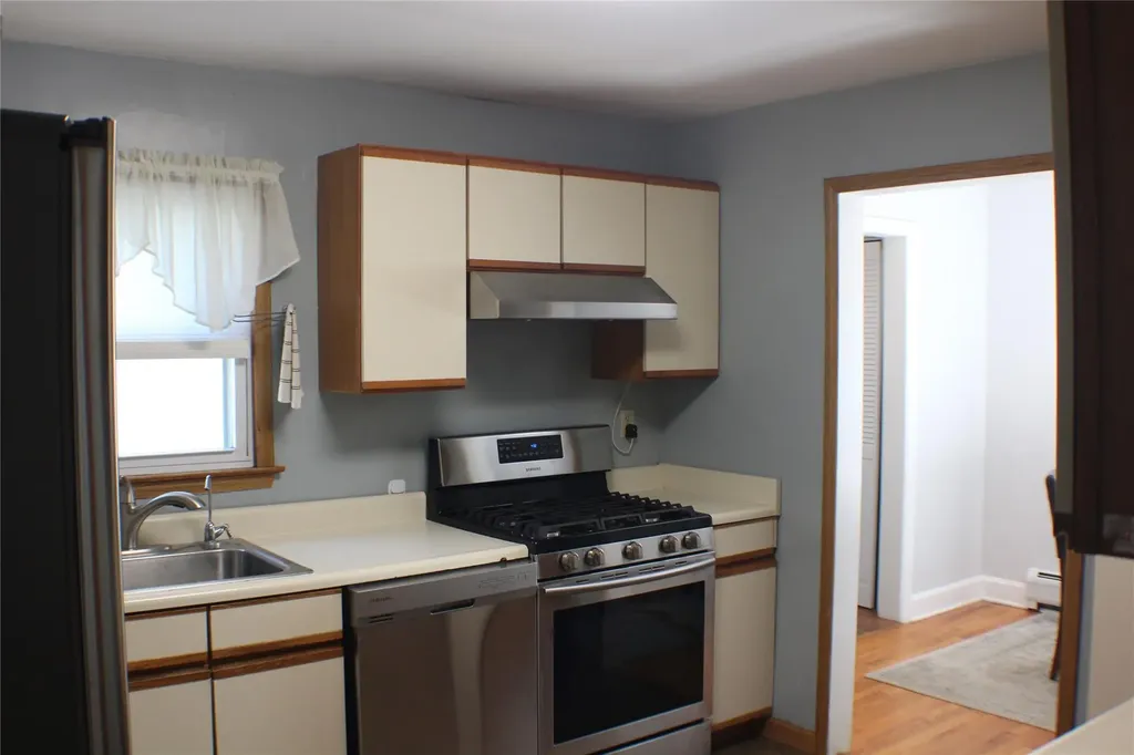 17 Morgan Circle Hyde Park NY 12538