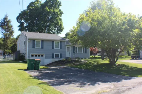 17 Morgan Circle Hyde Park NY 12538