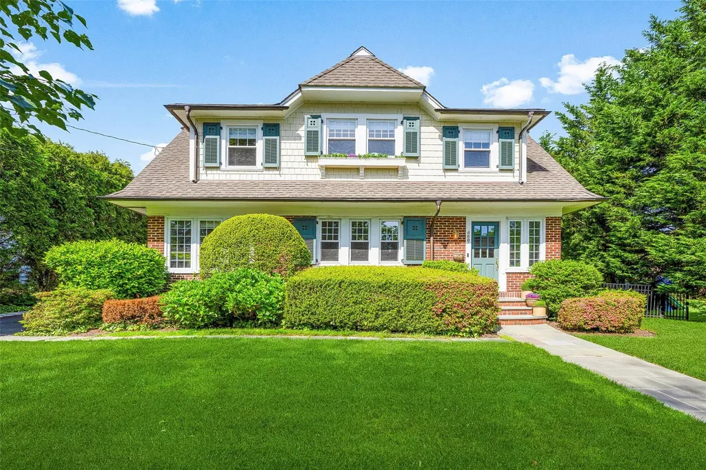 489 Manor Lane Pelham NY 10803