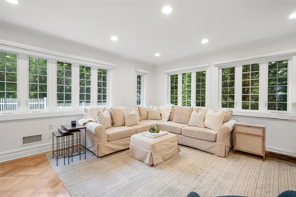 489 Manor Lane Pelham NY 10803