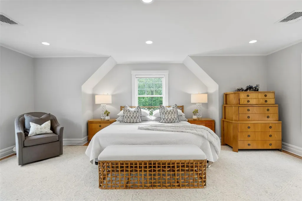 489 Manor Lane Pelham NY 10803