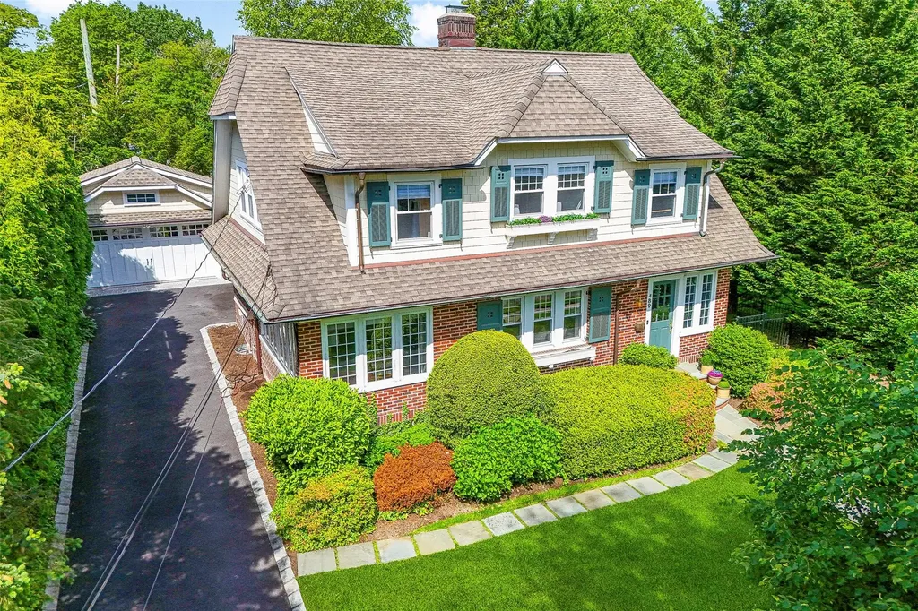 489 Manor Lane Pelham NY 10803