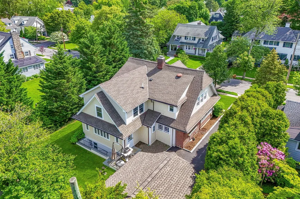 489 Manor Lane Pelham NY 10803