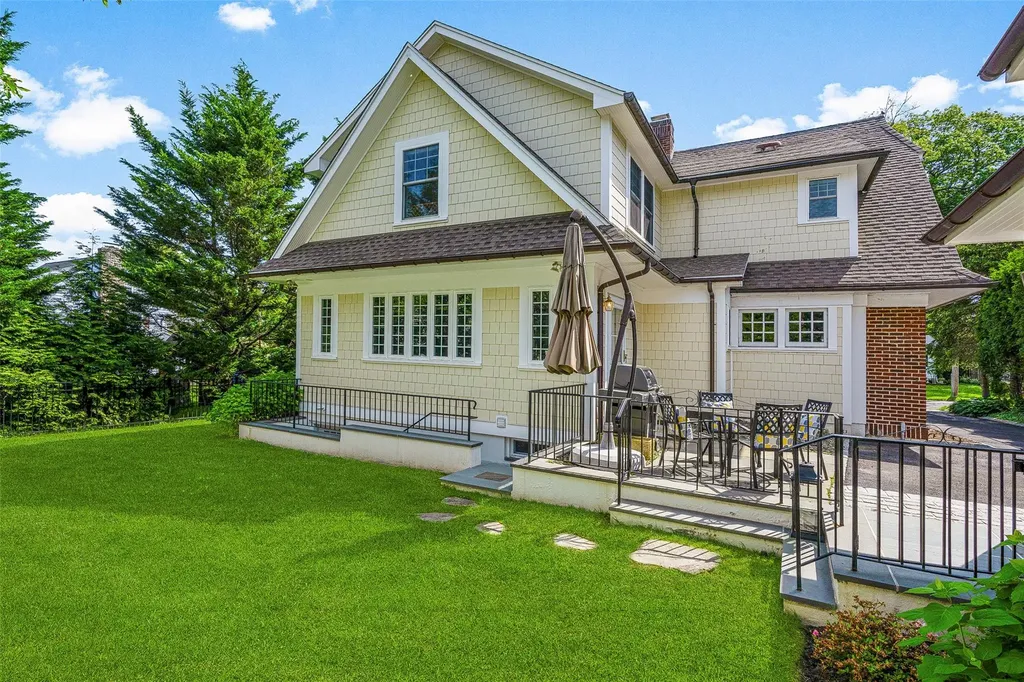 489 Manor Lane Pelham NY 10803