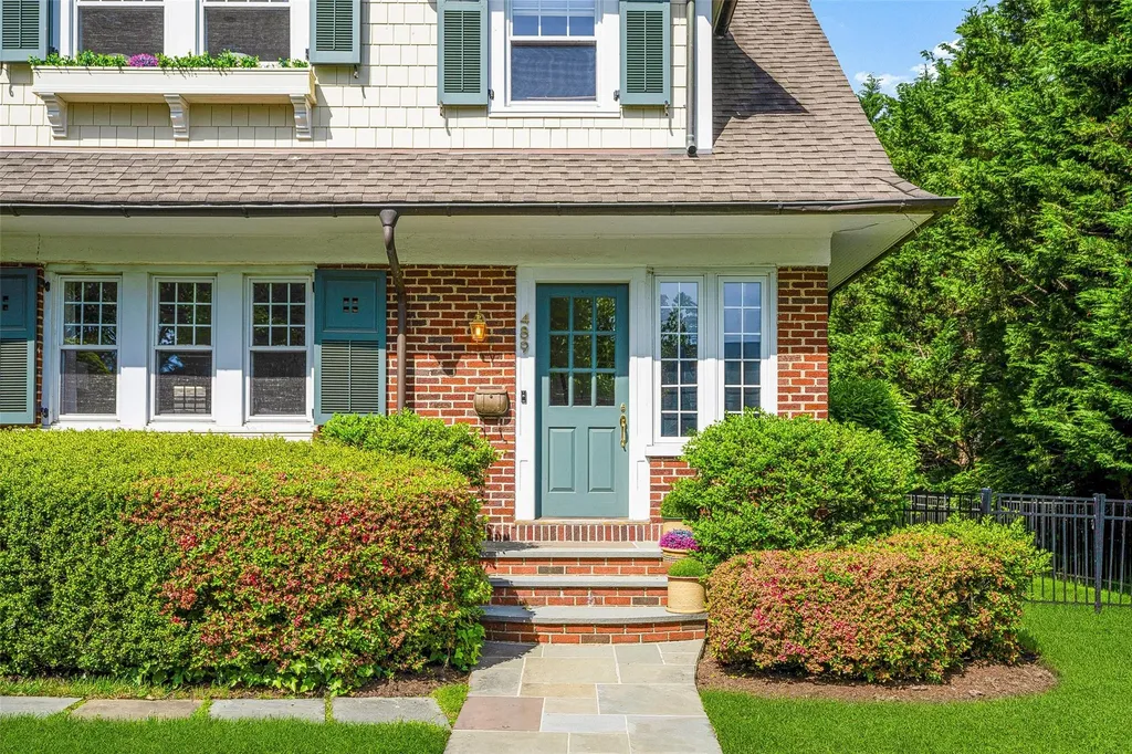 489 Manor Lane Pelham NY 10803
