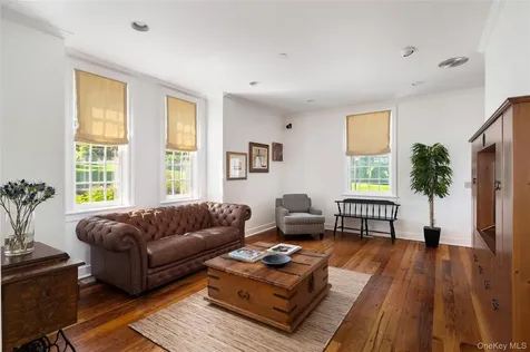 560 Grand Avenue Balmville NY 12550