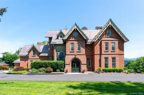 560 Grand Avenue Balmville NY 12550