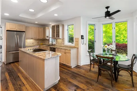 560 Grand Avenue Balmville NY 12550