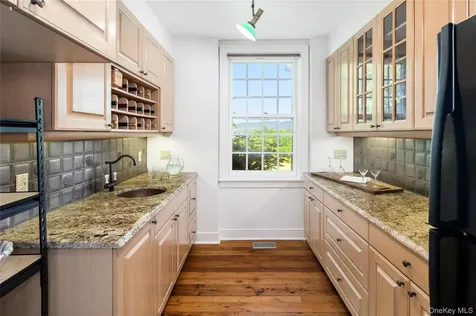 560 Grand Avenue Balmville NY 12550