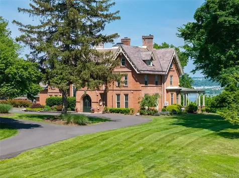 560 Grand Avenue Balmville NY 12550