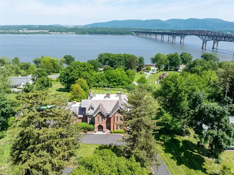 560 Grand Avenue Balmville NY 12550