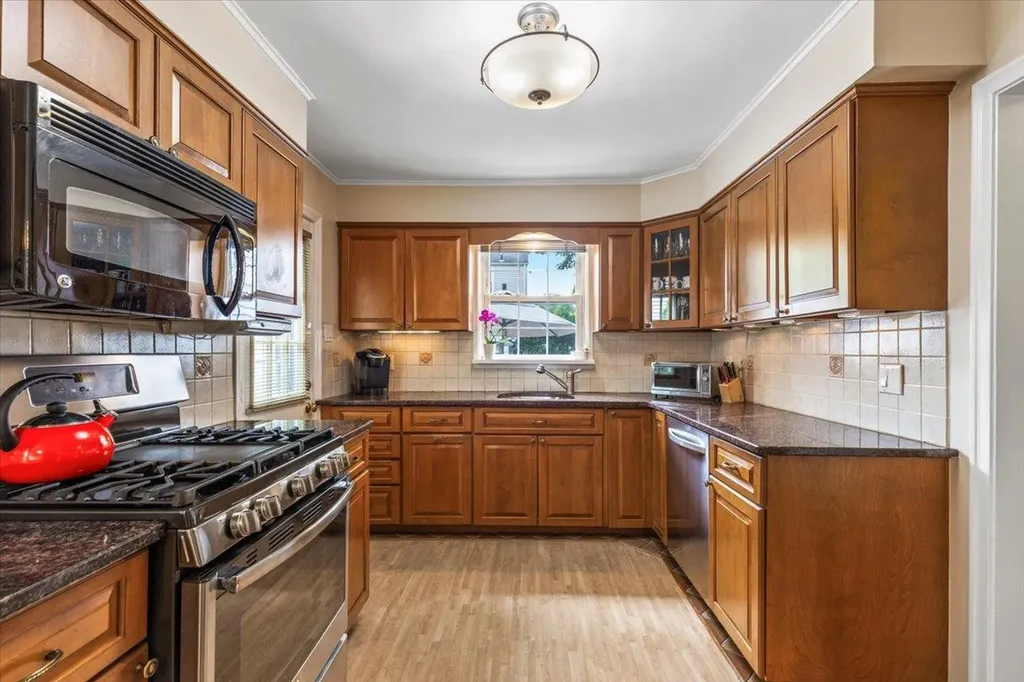 94 Sprague Road Scarsdale NY 10583