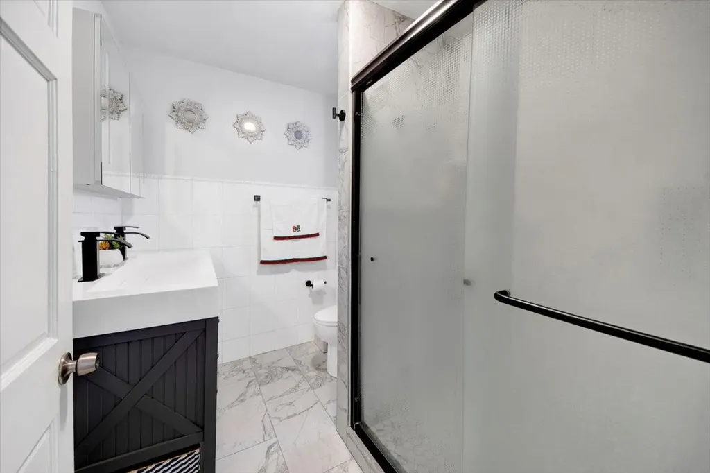 735 E 216th Street Bronx NY 10467