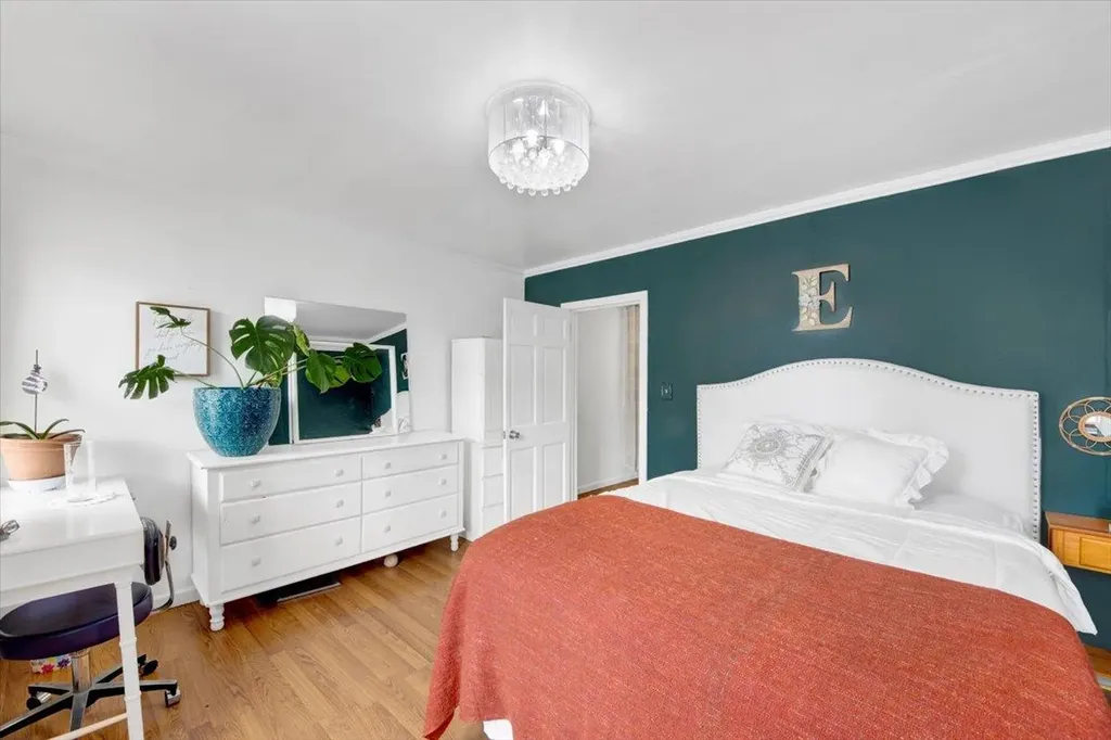 735 E 216th Street Bronx NY 10467