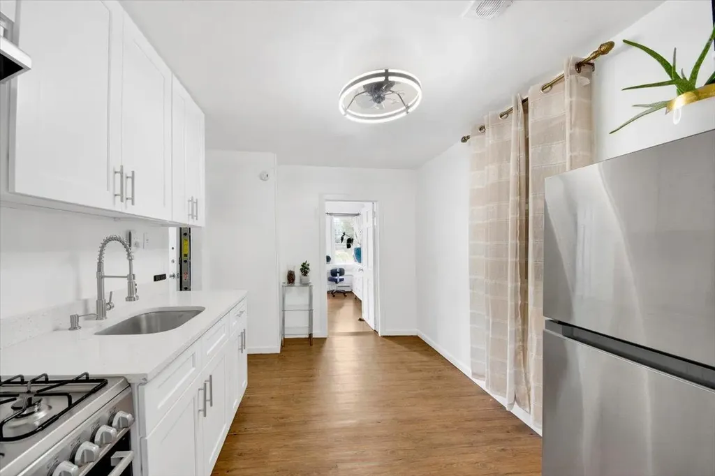 735 E 216th Street Bronx NY 10467