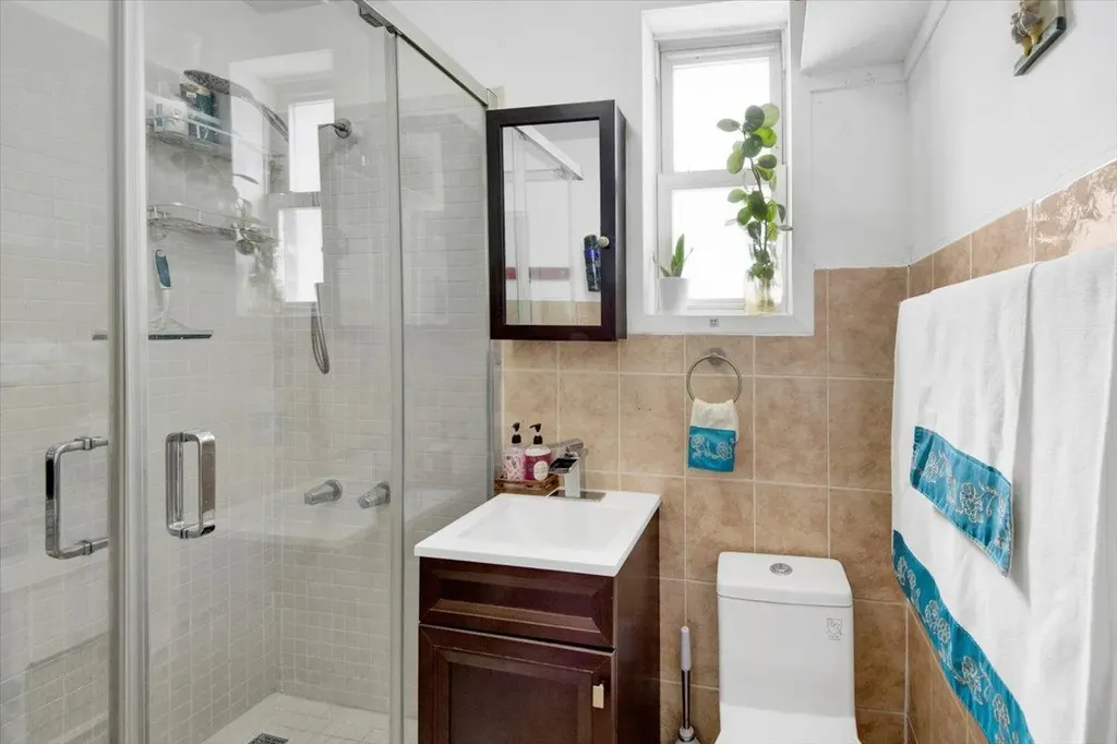 735 E 216th Street Bronx NY 10467