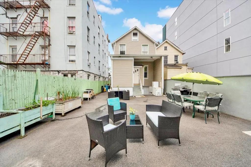 735 E 216th Street Bronx NY 10467