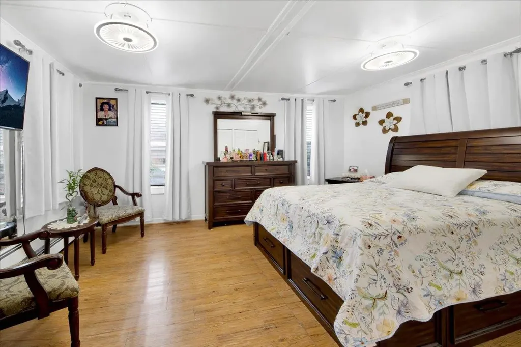 735 E 216th Street Bronx NY 10467