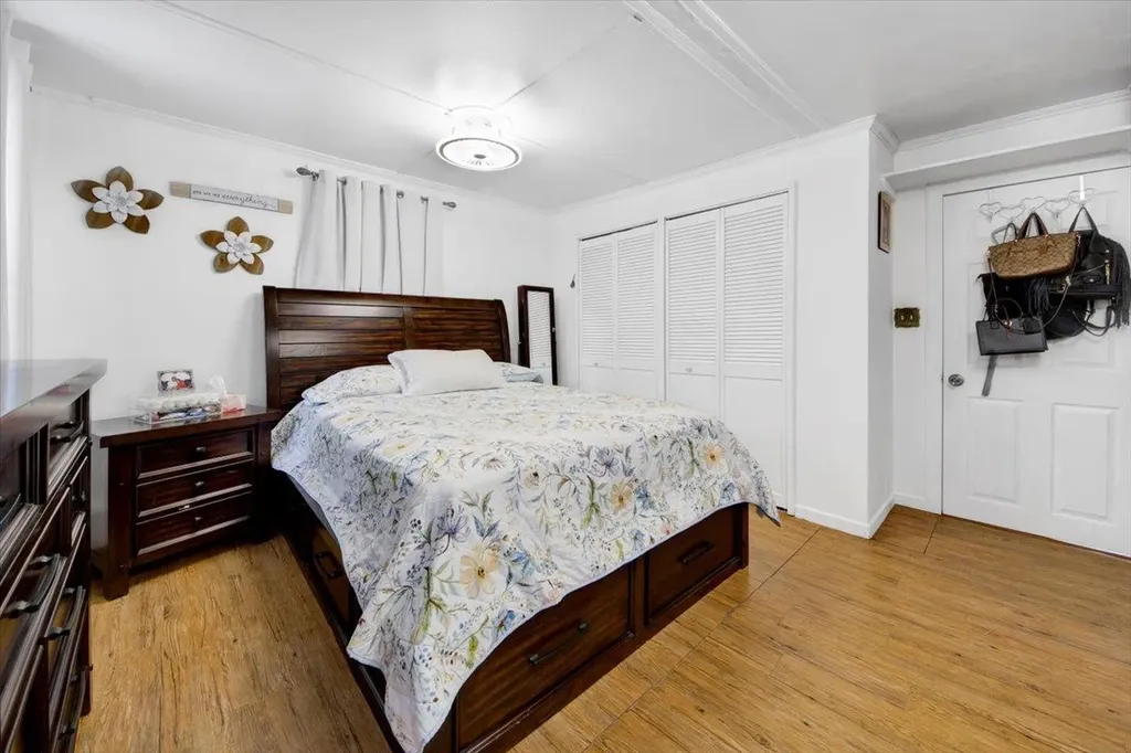 735 E 216th Street Bronx NY 10467