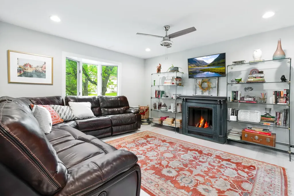 53 Cardinal Drive Poughkeepsie NY 12601