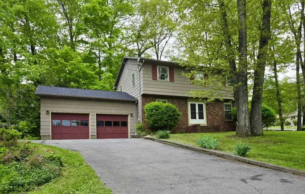 34 Pine Court Middletown NY 10941