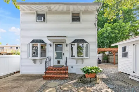 13 7th Street Bayville NY 11709