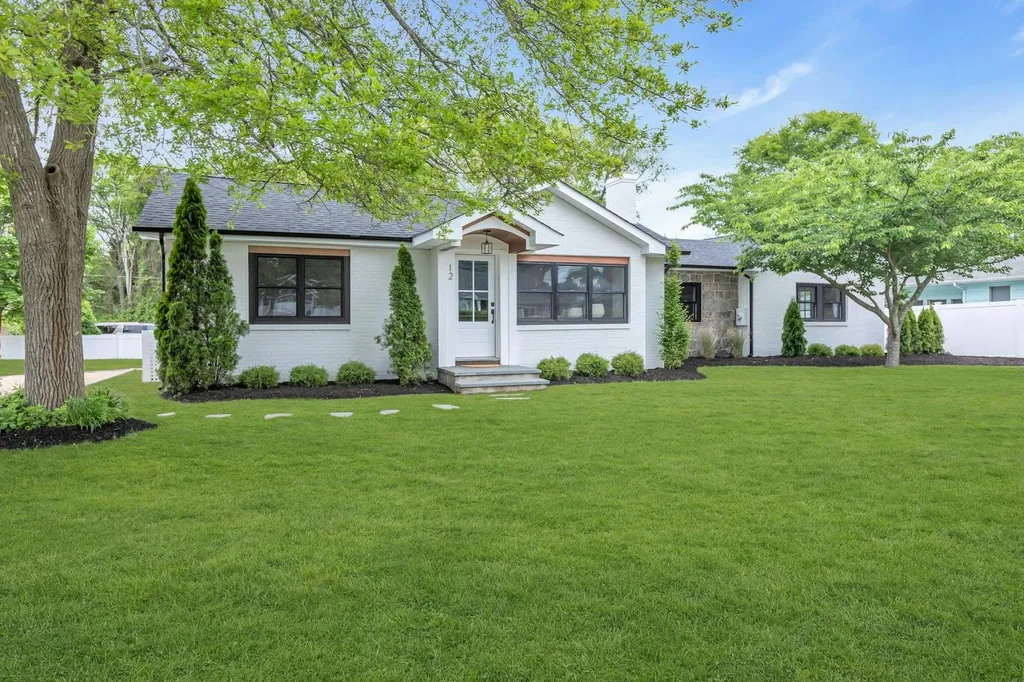 12 Edwards Lane E Blue Point NY 11715