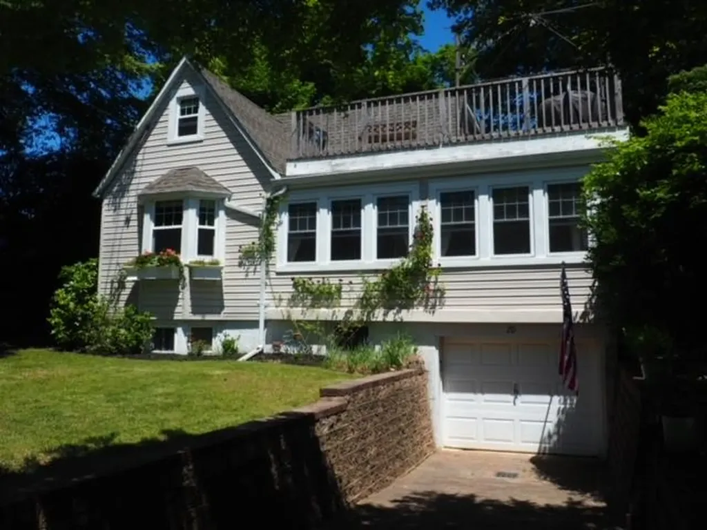 20 Locust Road Wading River NY 11792