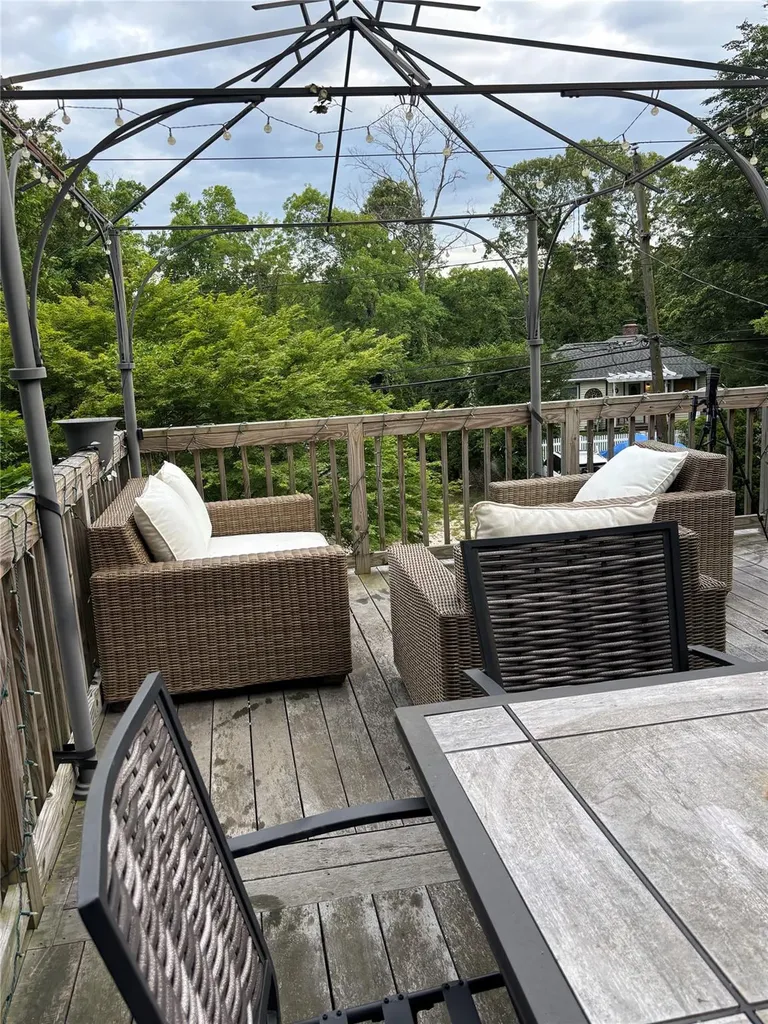 20 Locust Road Wading River NY 11792