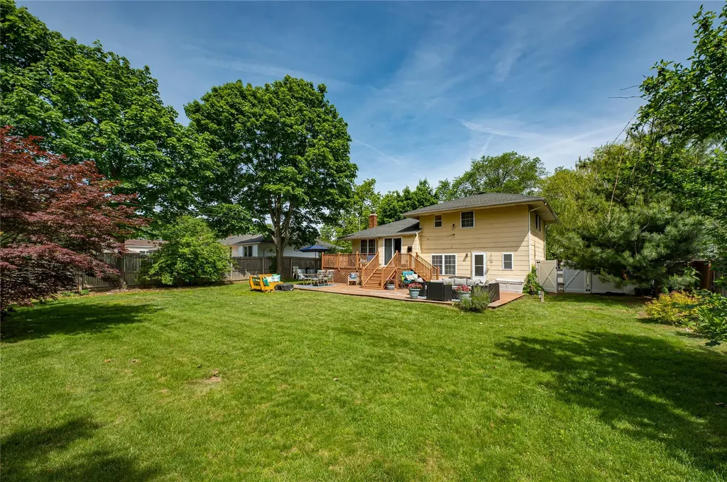 8 Baylor Drive Smithtown NY 11787