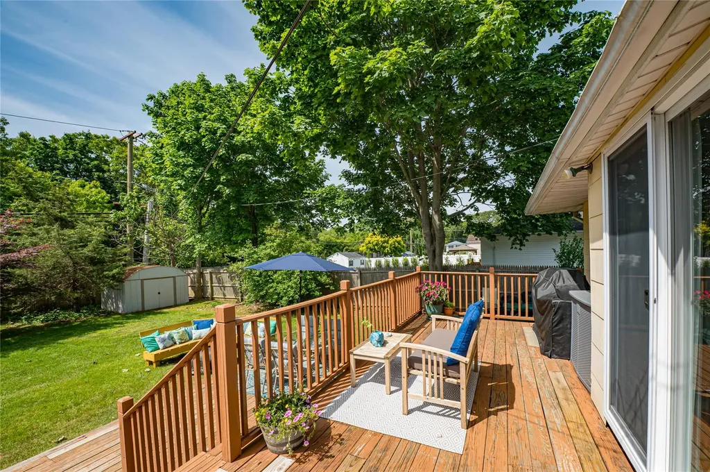 8 Baylor Drive Smithtown NY 11787