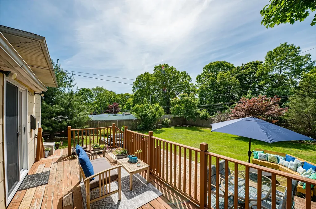 8 Baylor Drive Smithtown NY 11787