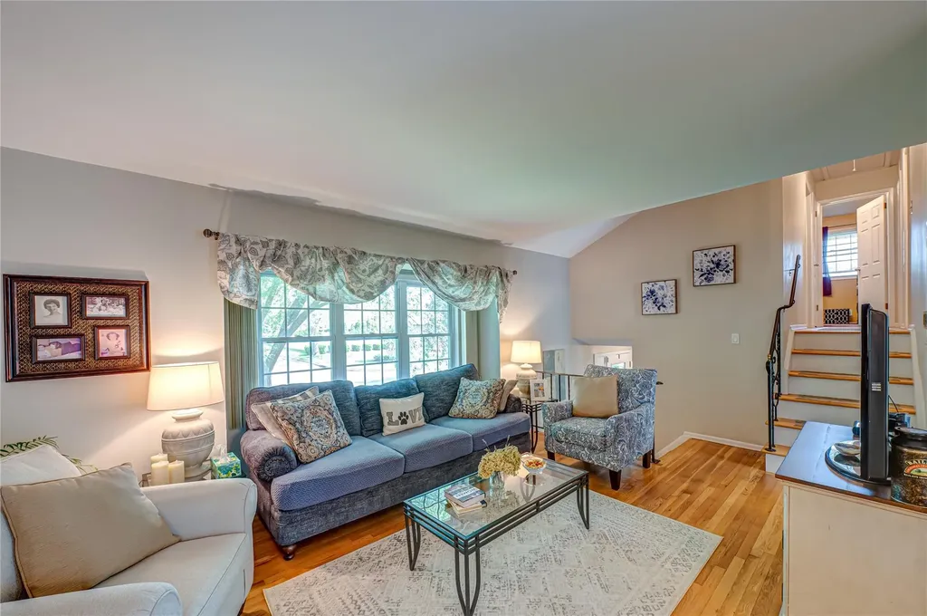 8 Baylor Drive Smithtown NY 11787