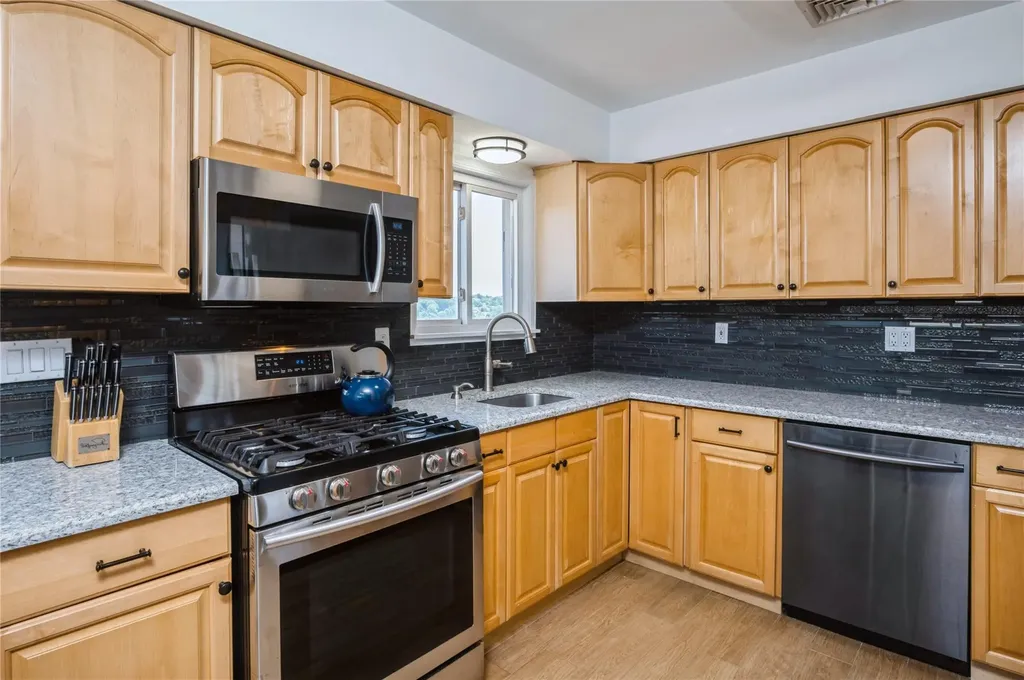 98 Hillside Avenue Yonkers NY 10703