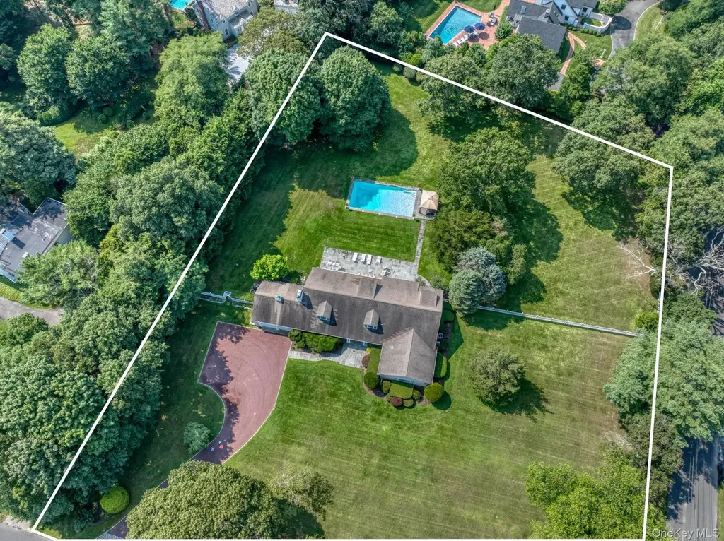 73 South Road Westhampton Beach NY 11978