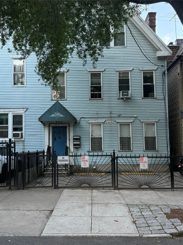 289 E 201st Street Bronx NY 10458