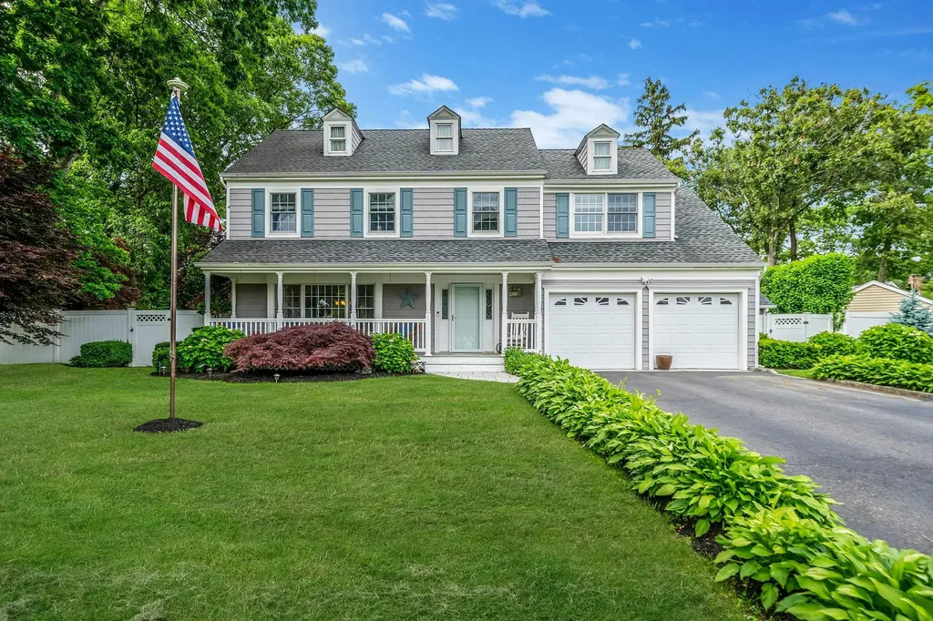 9 Graystone Lane Smithtown NY 11787