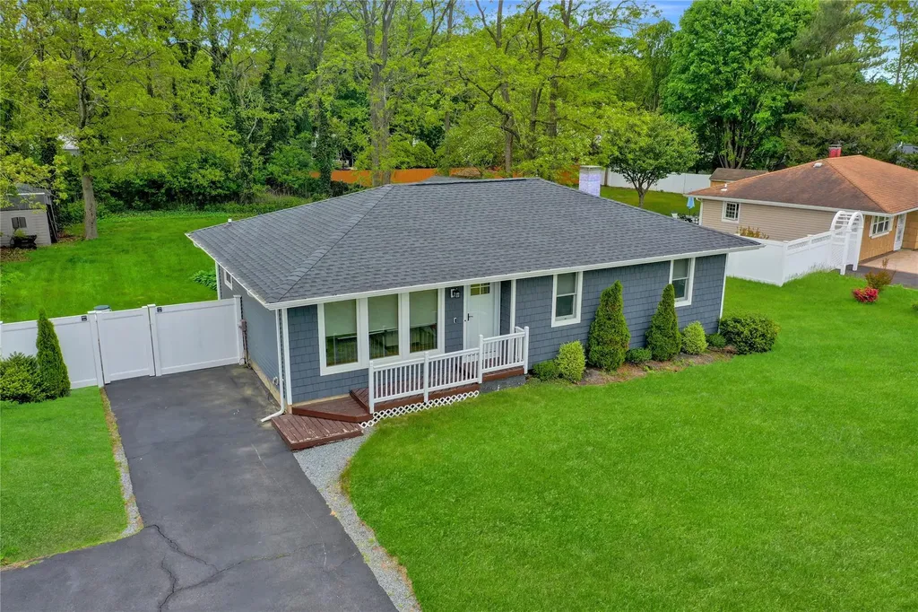 42 Sands Lane Brookhaven NY 11719