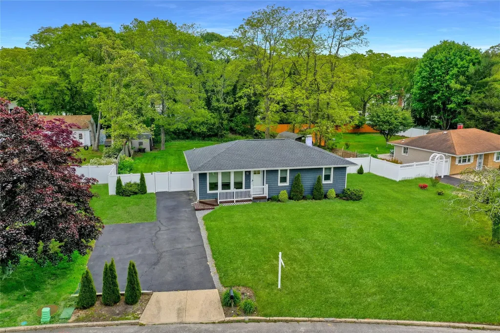42 Sands Lane Brookhaven NY 11719