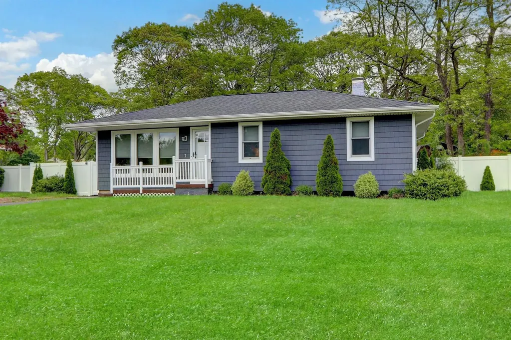 42 Sands Lane Brookhaven NY 11719