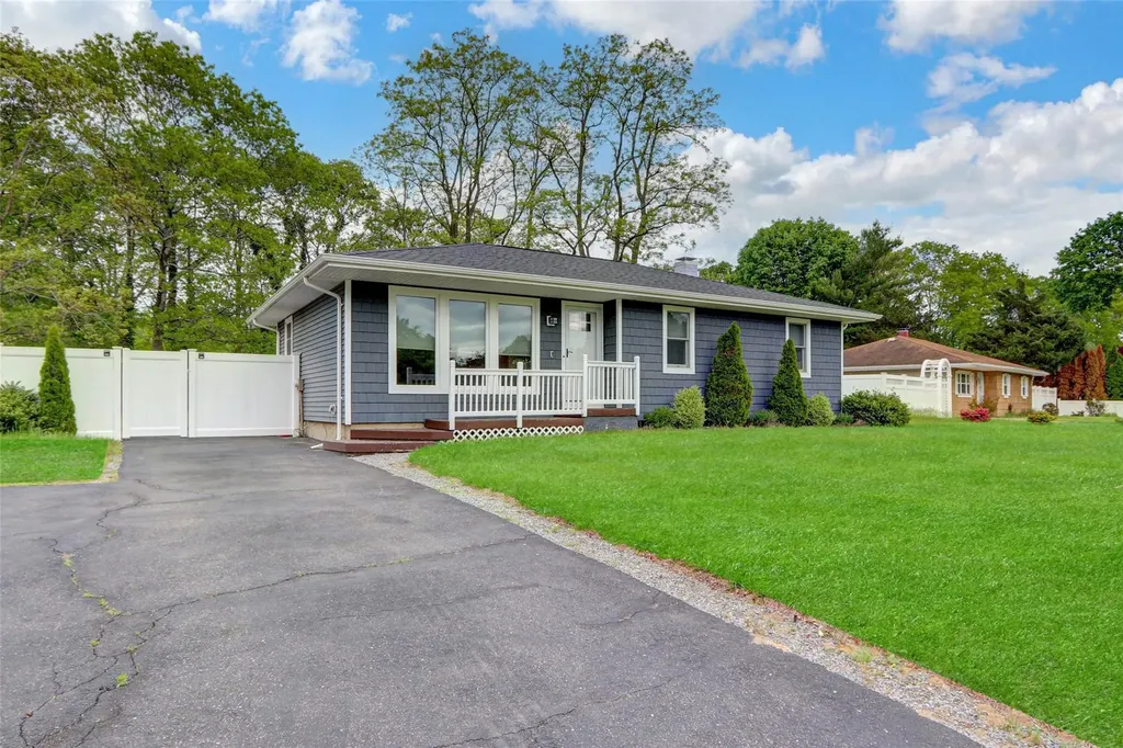 42 Sands Lane Brookhaven NY 11719
