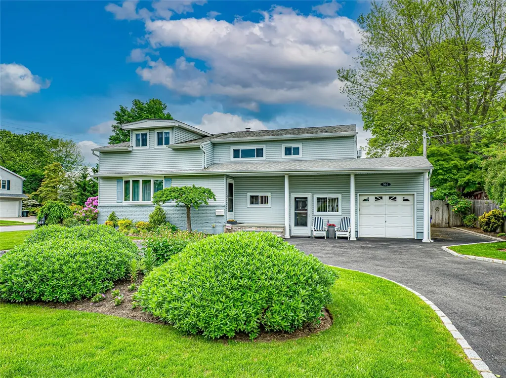964 Manor Lane Bay Shore NY 11706
