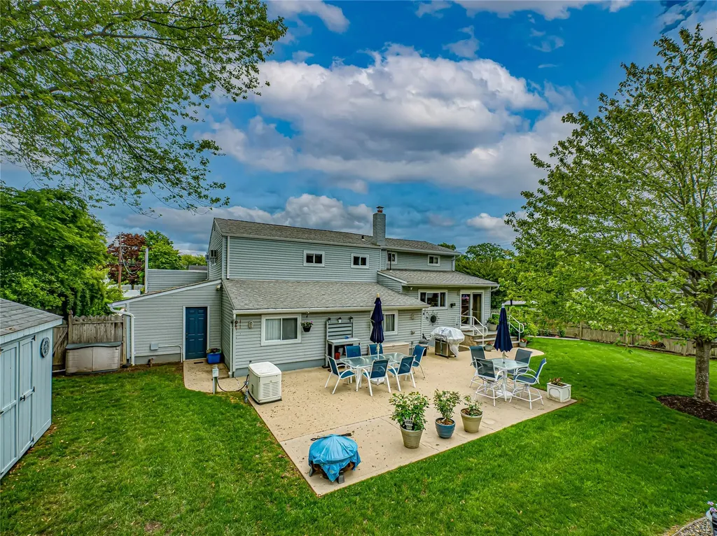 964 Manor Lane Bay Shore NY 11706