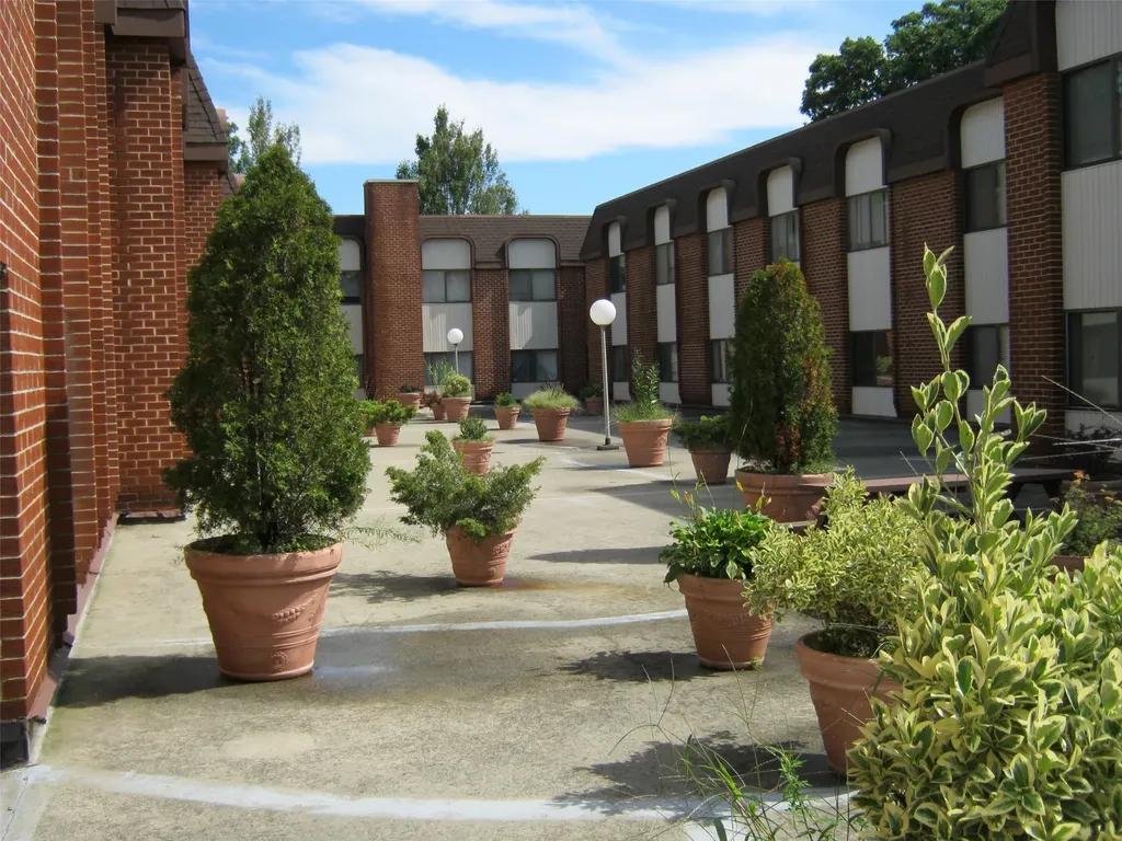 627 Chestnut Street Cedarhurst NY 11516