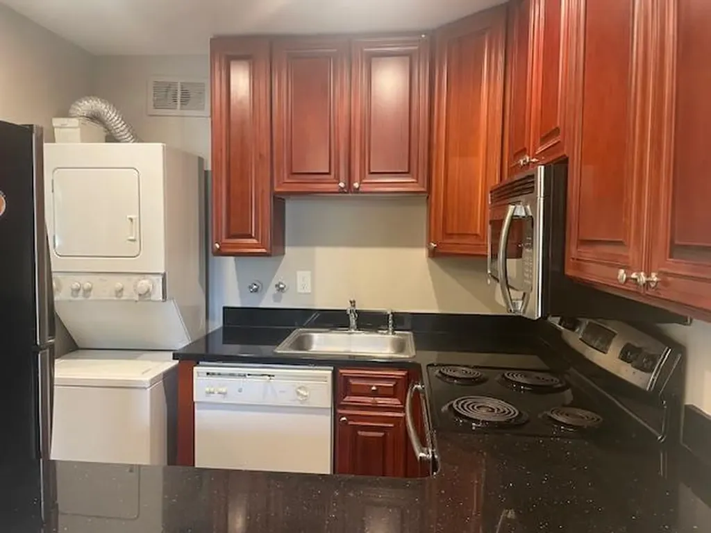 627 Chestnut Street Cedarhurst NY 11516