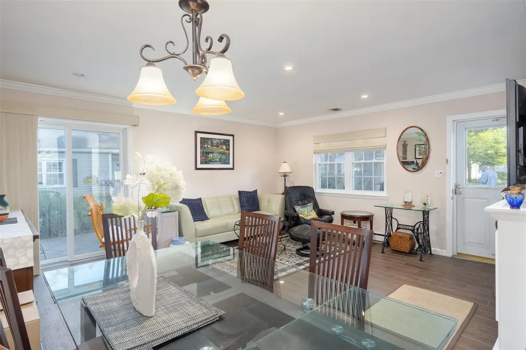 7 Harbor N Amityville NY 11701