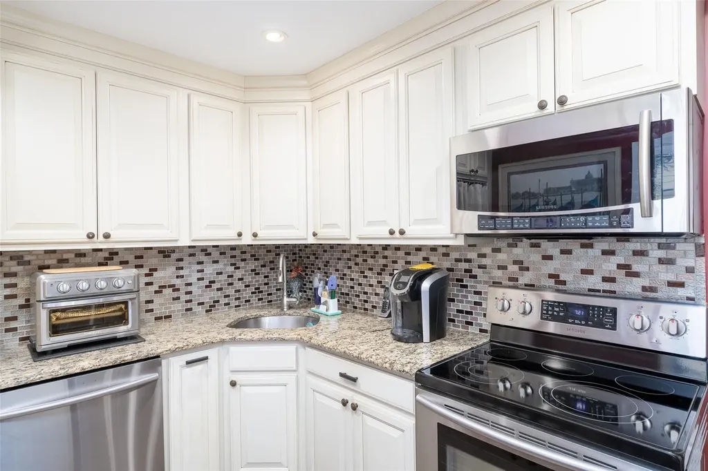 7 Harbor N Amityville NY 11701