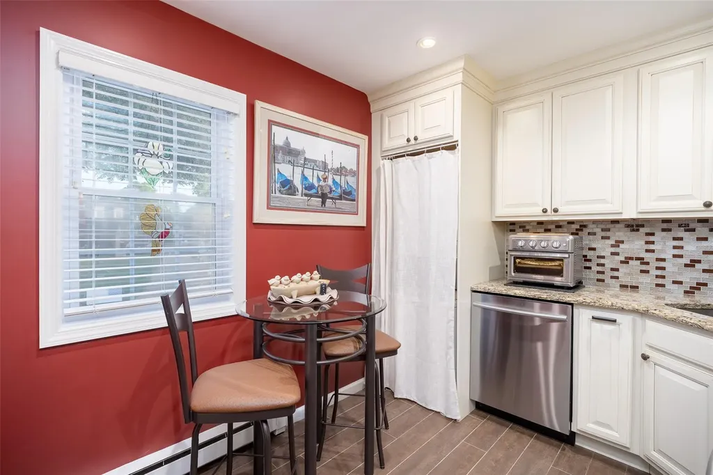 7 Harbor N Amityville NY 11701