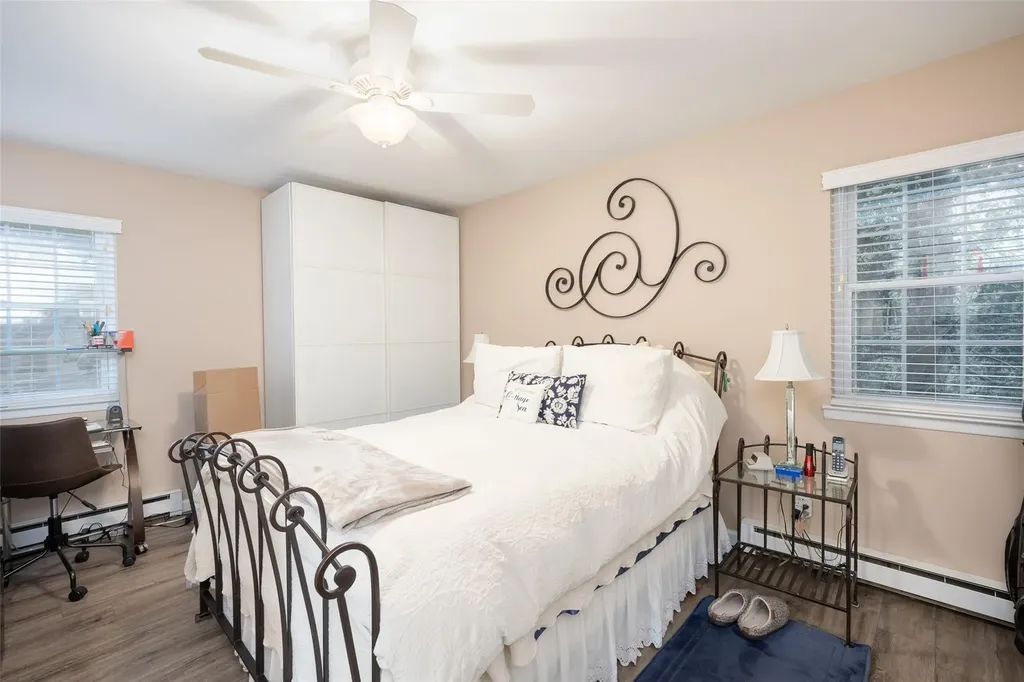 7 Harbor N Amityville NY 11701